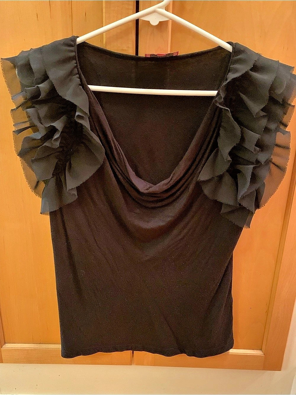 Carmen Marc Valvo Ruffle Drape Neck Top in Black Size XS Like New